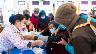 医连心 青东行 | 华新镇：健康与爱同行 百场“公益门诊”进社区