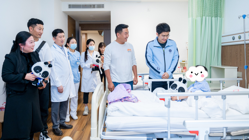 爱心接力 温暖传递 | 73慈善基金代表到我院探望西藏先心病患儿 