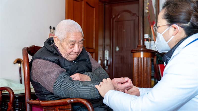 以“医”惠民，康暖新春 | 我院名中医进社区助老帮困送健康